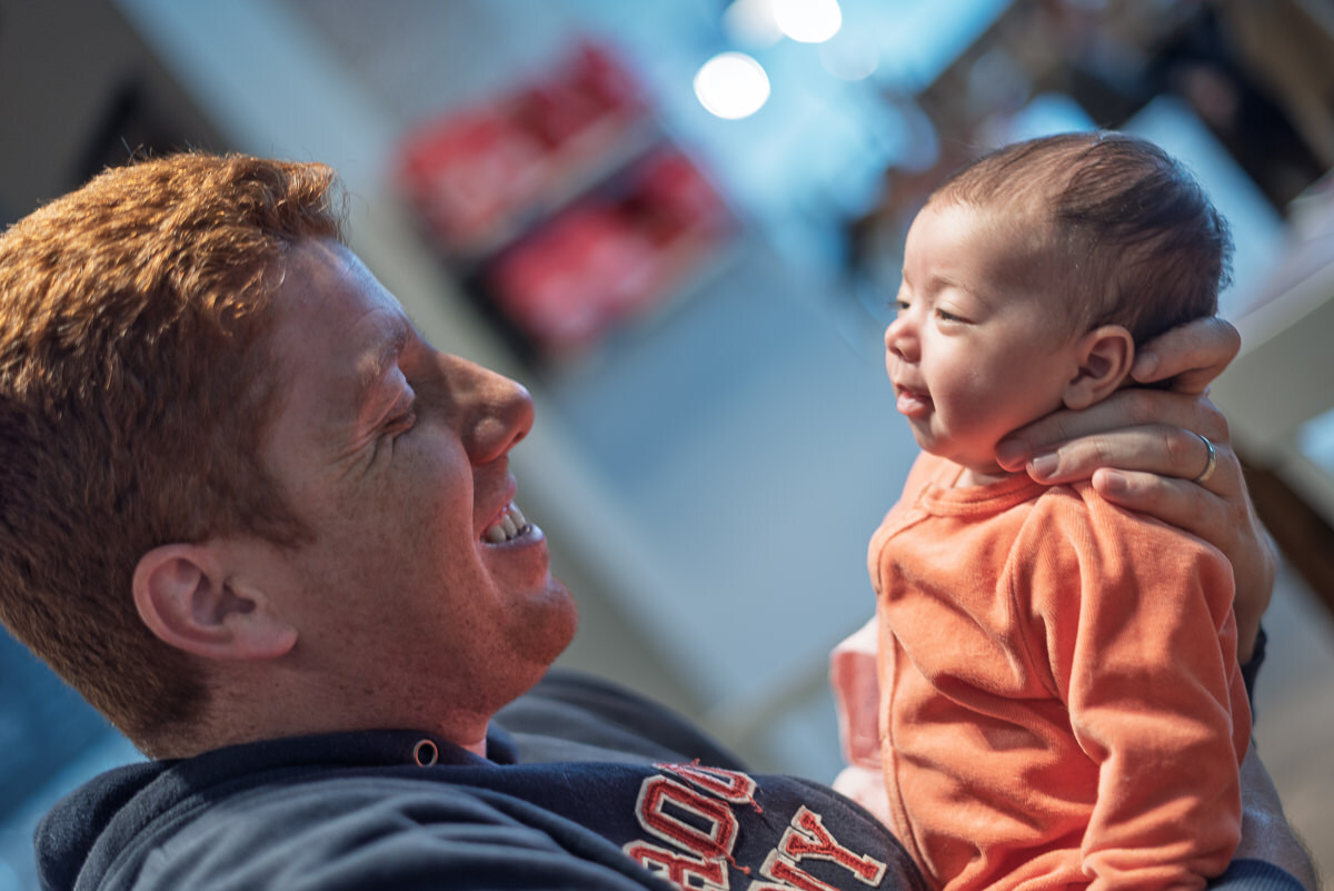 Capture Cozy Moments: Your Guide to Better Indoor Photos at Home 2 Blurry Backg