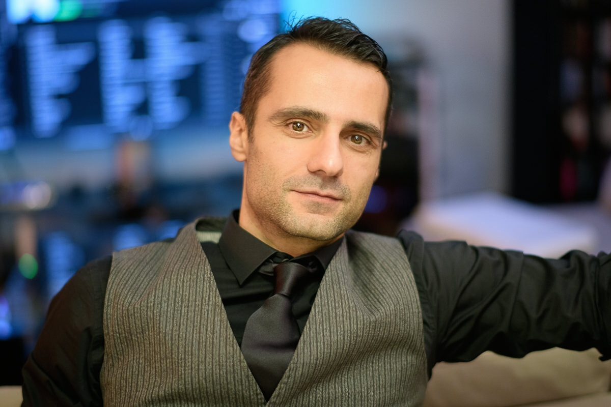 Capture Cozy Moments: Your Guide to Better Indoor Photos at Home 3 Flash